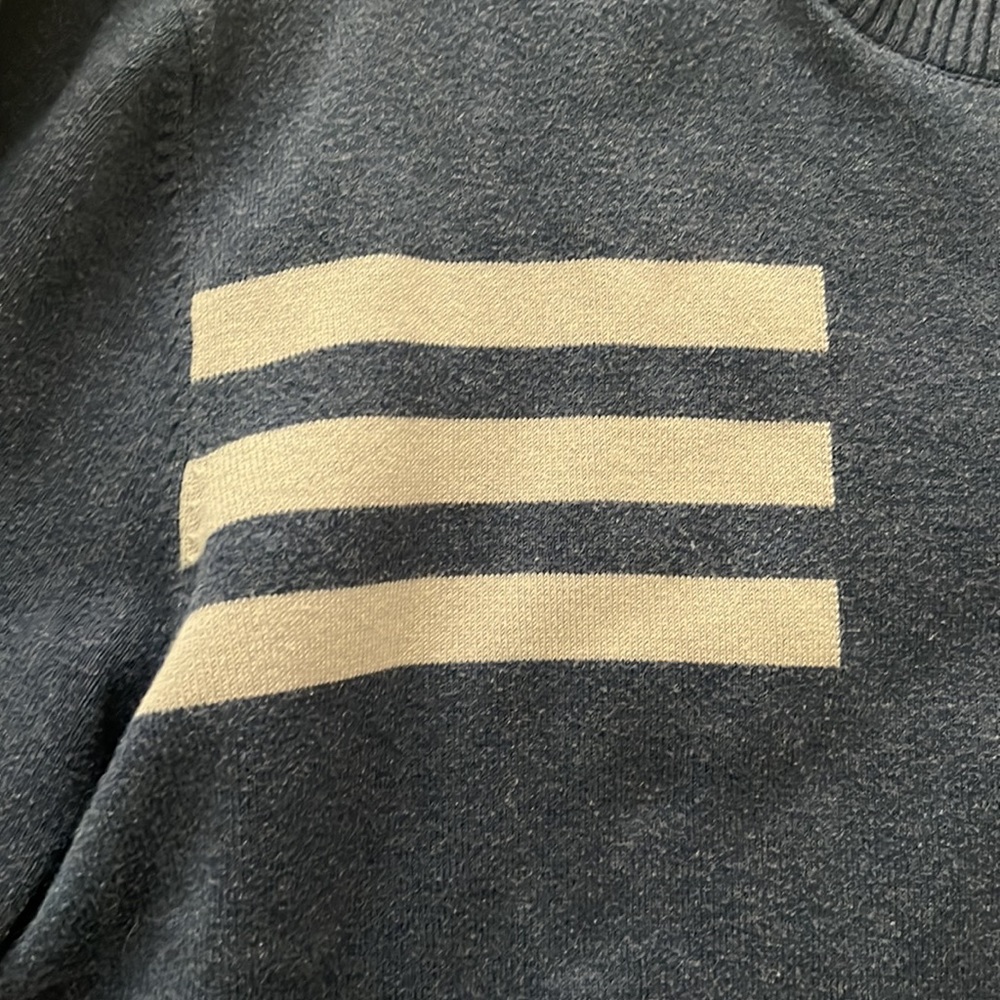 Adidas Men’s Golf Sweater 3 stripe. Stretch fabric-size large- Lightly worn - Picture 3 of 3